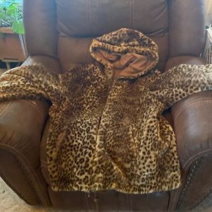 Like new. XL Leopard print or light brown reversible hooded w ties.Super warm xl